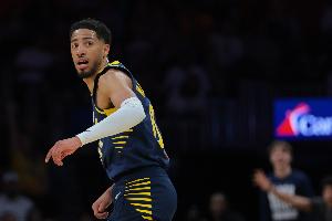 MK体育平台-哈利伯顿：打控卫就像当妈妈一样 要努力让所有队友开心