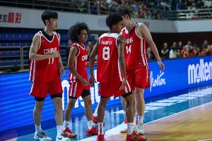 不会卡位？中国U19对阵新西兰篮板28-50 四战篮板均处于下风