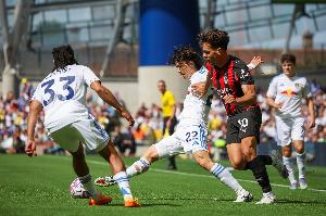 MK体育平台-记者：亚沙里在队内训练中因碰撞受伤，情况不太乐观&amp;将进行检查