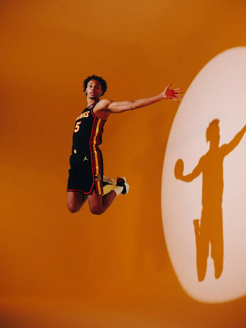 MK体育下载-进入第四年！老鹰官媒晒出戴森-丹尼尔斯写真系列照片