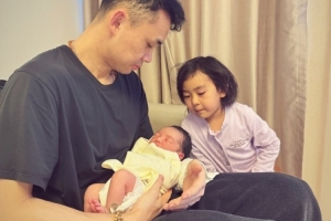 MK体育下载-一家四口！原帅更博晒照迎二胎：致敬伟大的老婆！