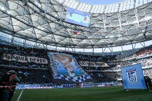 MK体育平台-霸气！东北德比前大连英博升起巨幅tifo——我们是大连